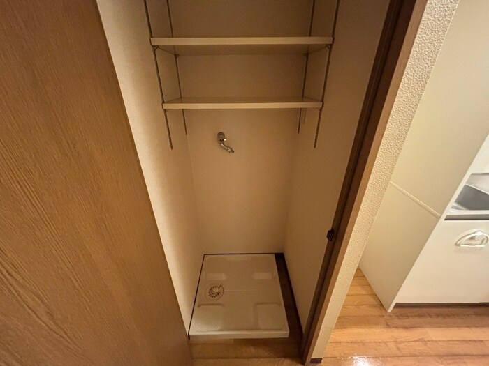 物件内観写真16　(洗濯機置場)