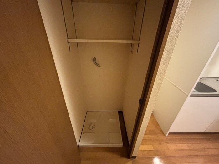 物件内観写真16　(洗濯機置場)