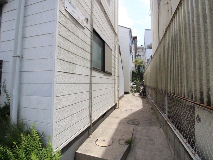 物件外観写真3　(エントランス部分)