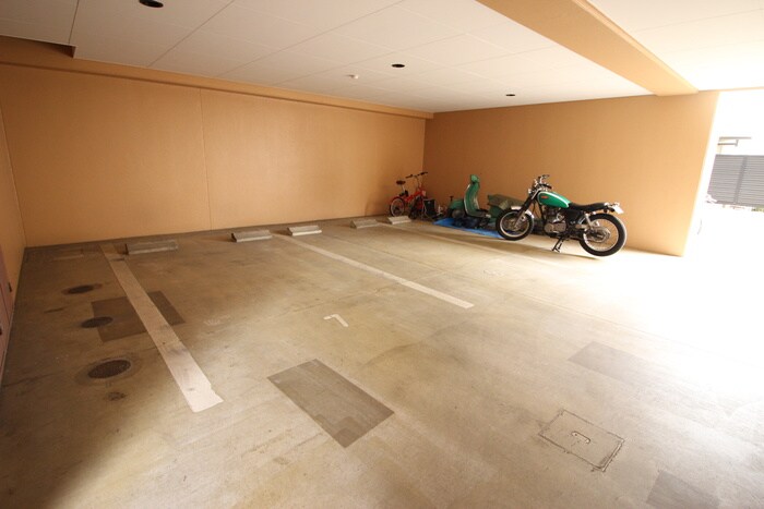 物件外観写真4　(駐車場)