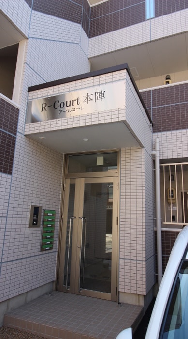 物件外観写真3　(エントランス部分)