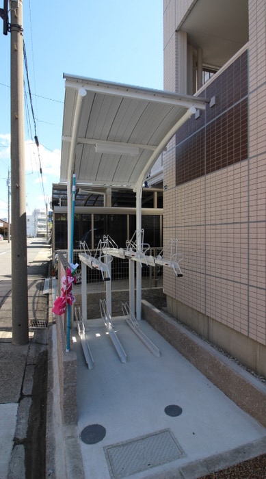 物件外観写真5　(駐輪場)