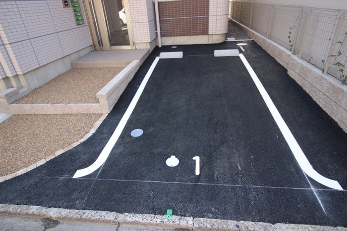 物件外観写真6　(駐車場)