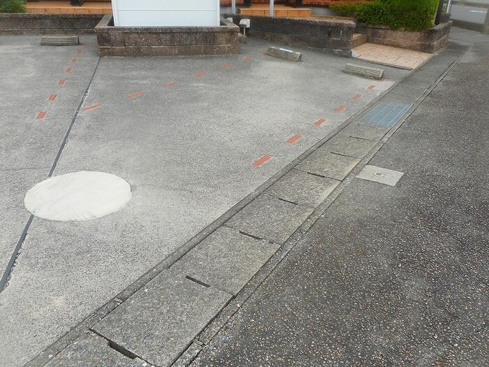 物件外観写真2　(駐車場)