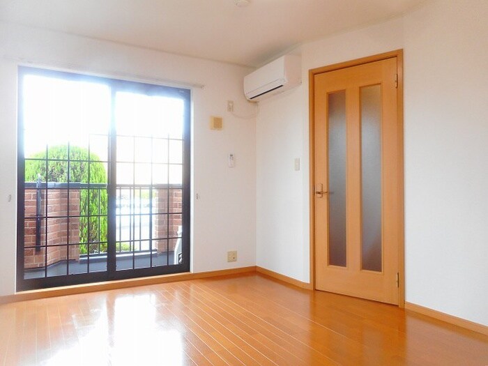 物件内観写真3　(居室)