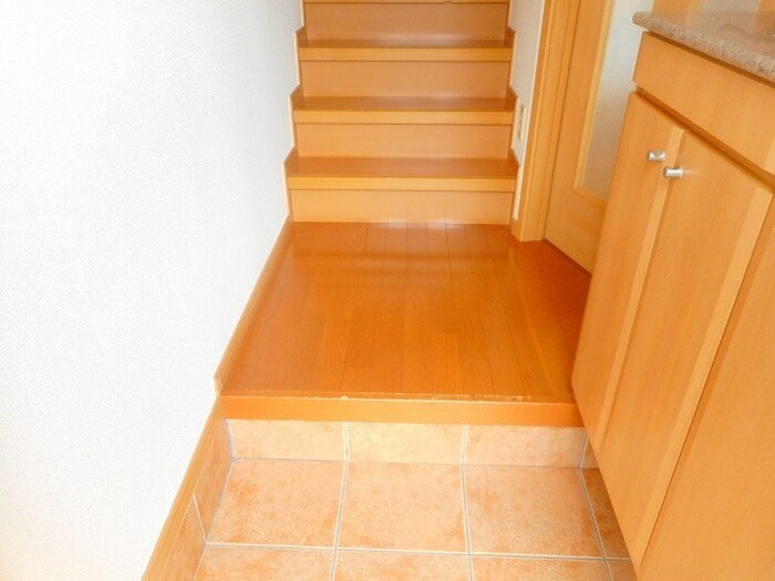 物件内観写真6　(玄関)