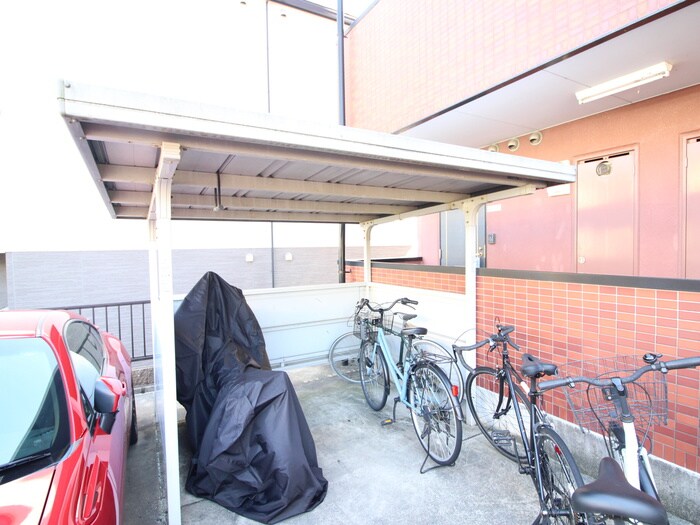 物件外観写真3　(駐輪場)