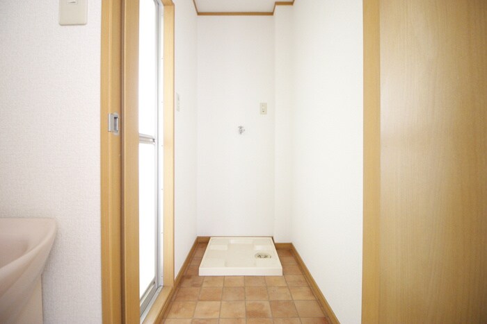 物件内観写真18　(洗濯機置場)