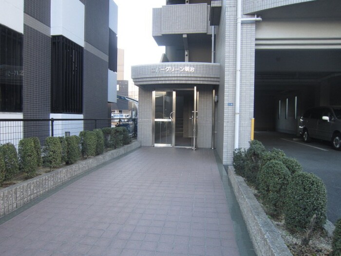 物件外観写真5　(エントランス部分)