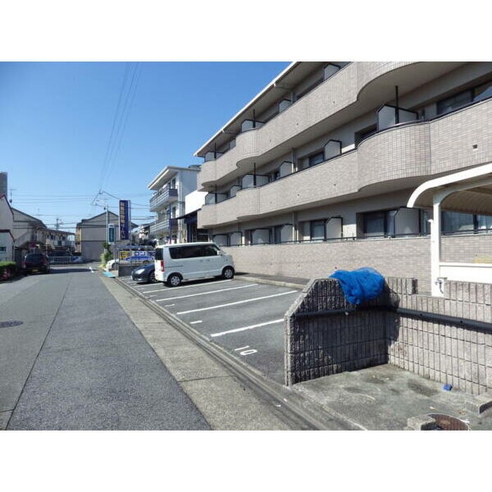 物件外観写真6　(駐車場)