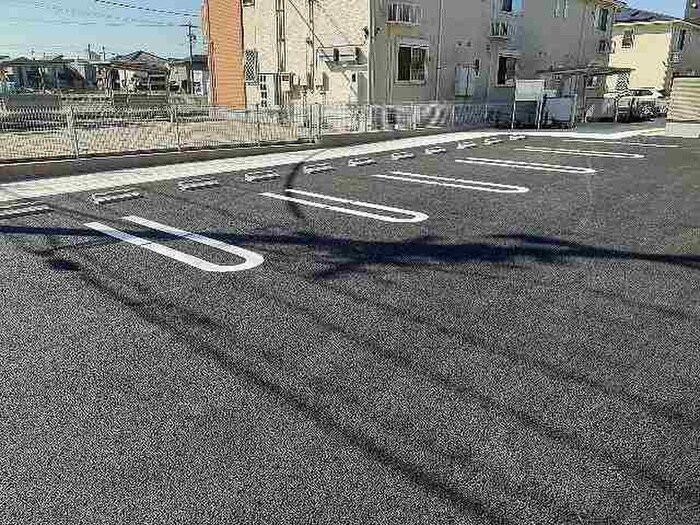 物件外観写真3　(駐車場)