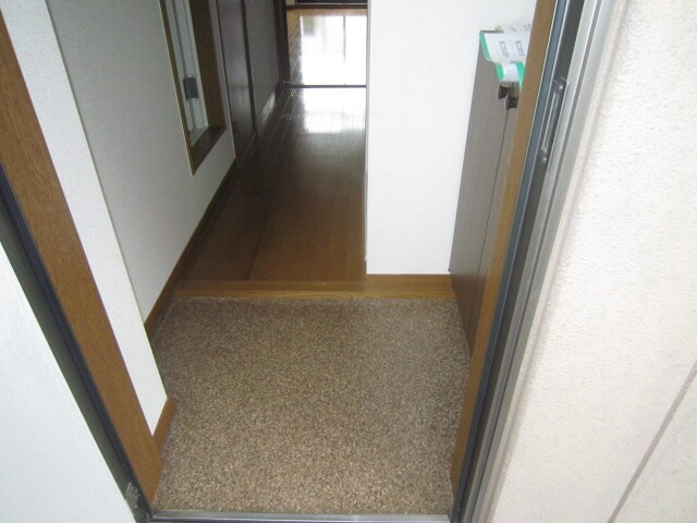 物件内観写真7　(玄関)