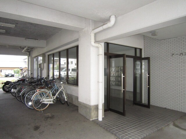 物件外観写真2　(駐輪場)