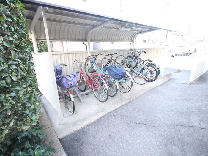 物件外観写真5　(駐輪場)