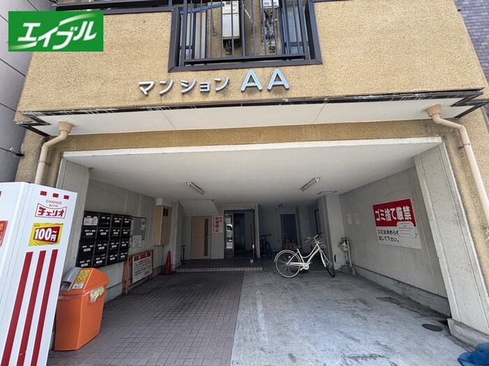 物件外観写真2　(エントランス部分)