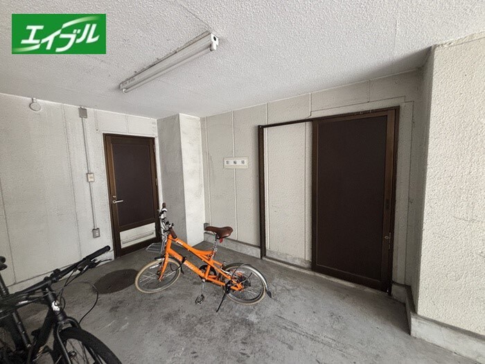 物件外観写真3　(駐輪場)