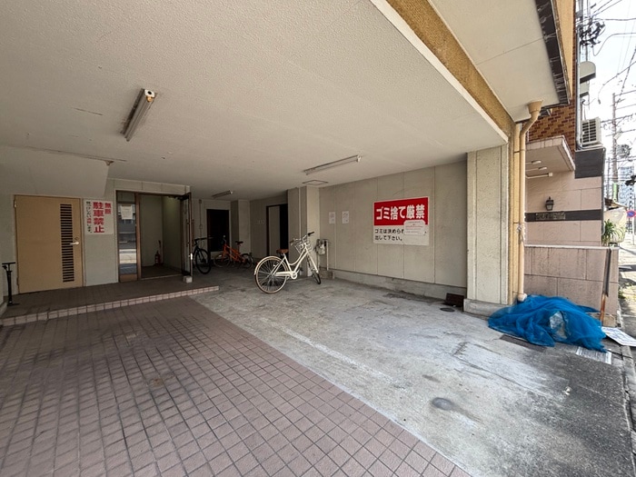 物件外観写真6　(駐車場)