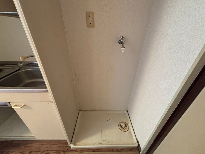 物件内観写真15　(洗濯機置場)