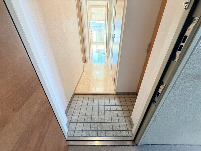 物件内観写真16　(玄関)