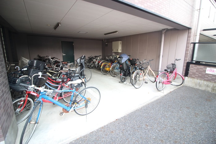 物件外観写真2　(駐輪場)