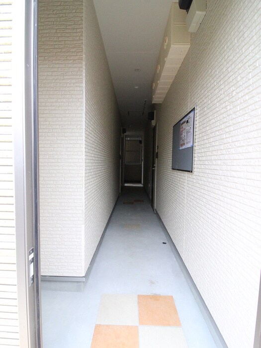 物件外観写真6　(エントランス部分)