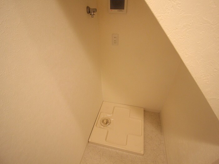 物件内観写真15　(洗濯機置場)