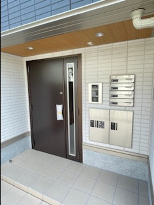 物件外観写真4　(エントランス部分)