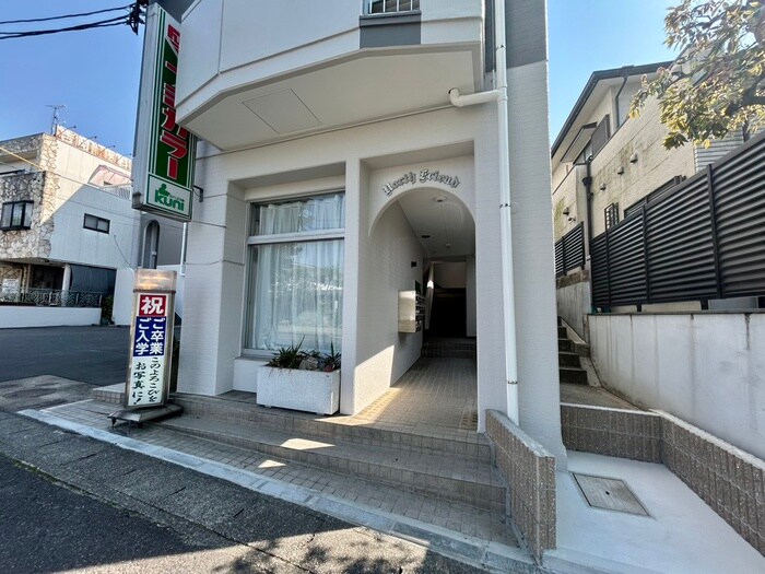 物件外観写真3　(エントランス部分)