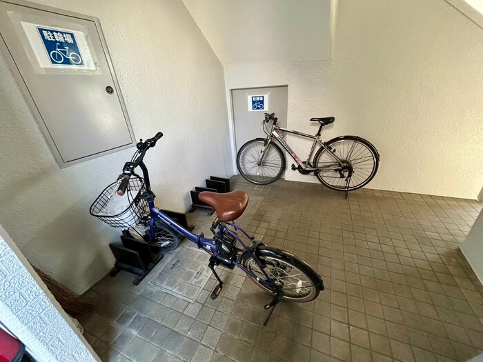物件外観写真5　(駐輪場)