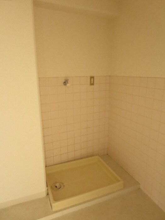 物件内観写真11　(洗濯機置場)