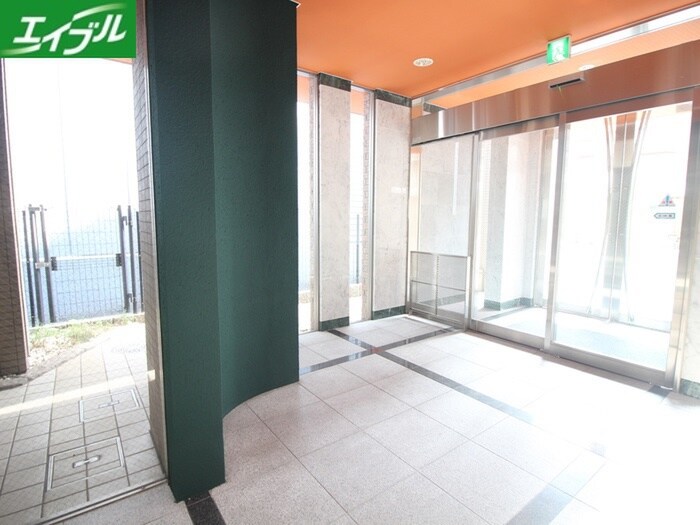 物件外観写真4　(エントランス部分)