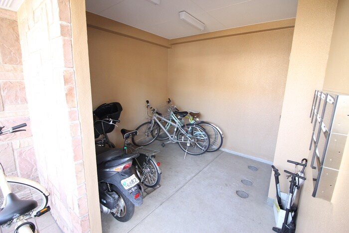 物件外観写真2　(駐輪場)
