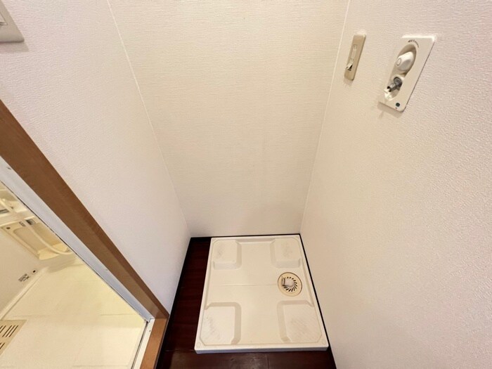 物件内観写真14　(洗濯機置場)