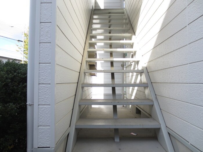 物件外観写真6　(エントランス部分)