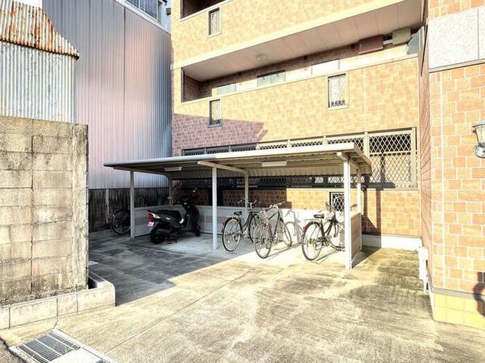 物件外観写真6　(駐輪場)