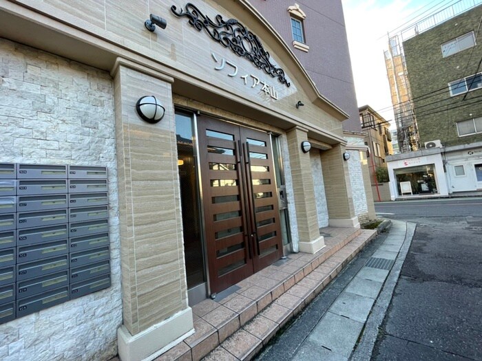 物件外観写真4　(エントランス部分)