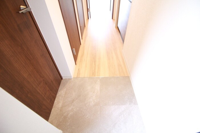 物件内観写真17　(玄関)