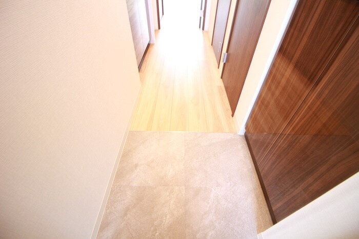 物件内観写真18　(玄関)