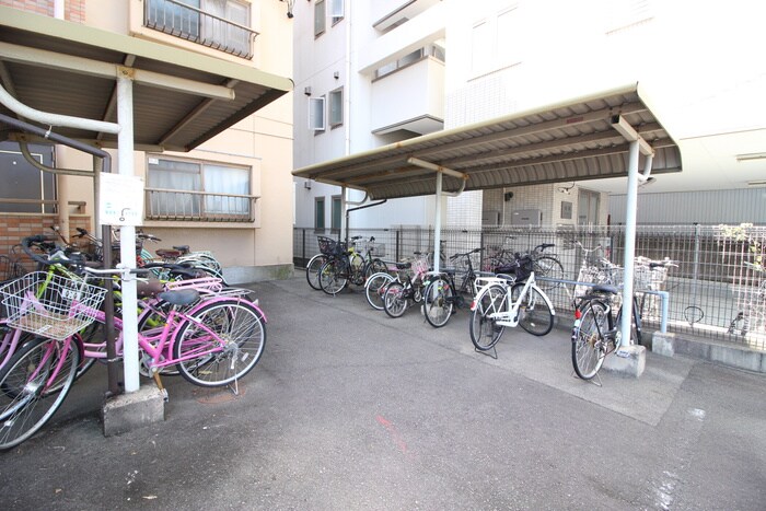 物件外観写真5　(駐輪場)