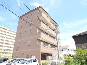 カトルセゾン外観写真