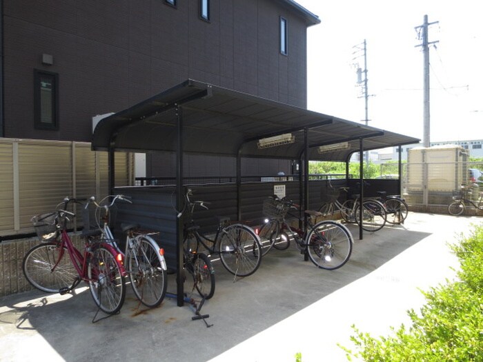 物件外観写真6　(駐輪場)