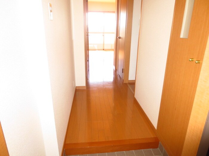 物件内観写真16　(玄関)