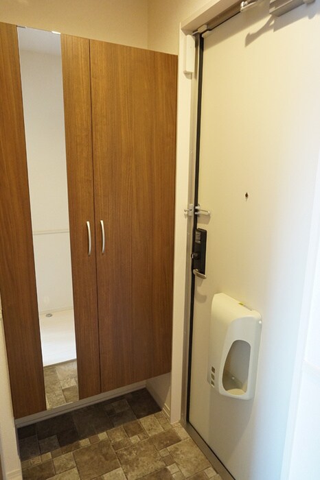 物件内観写真7　(玄関)