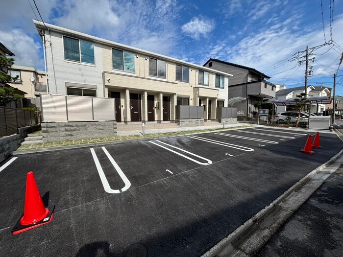 物件外観写真2　(駐車場)