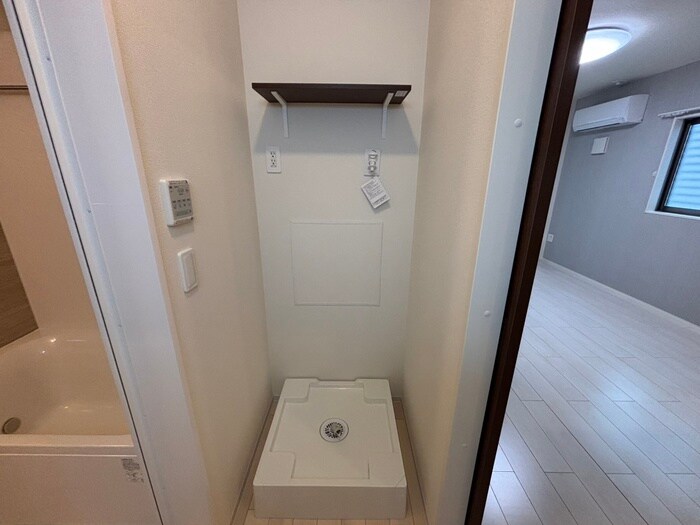 物件内観写真11　(洗濯機置場)