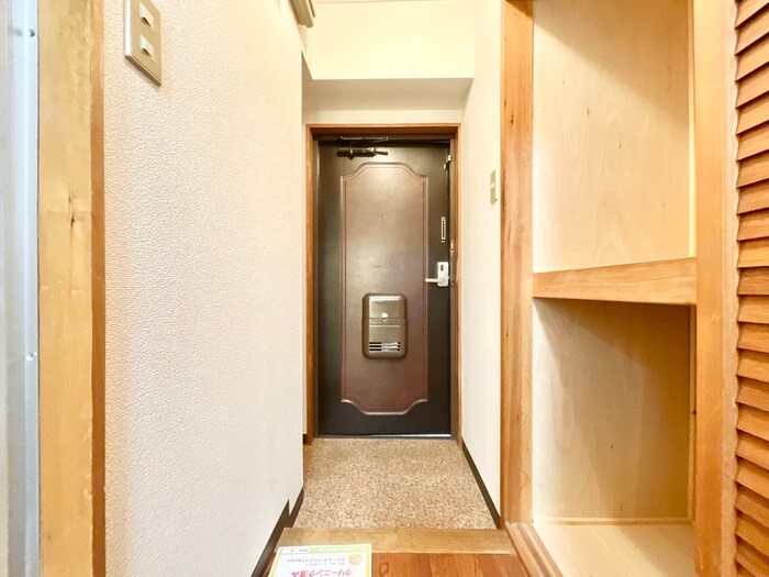 物件内観写真14　(玄関)