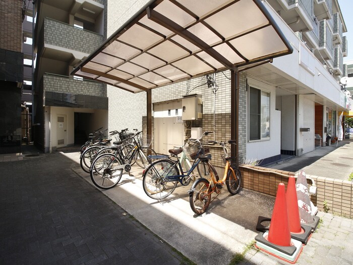 物件外観写真3　(駐輪場)
