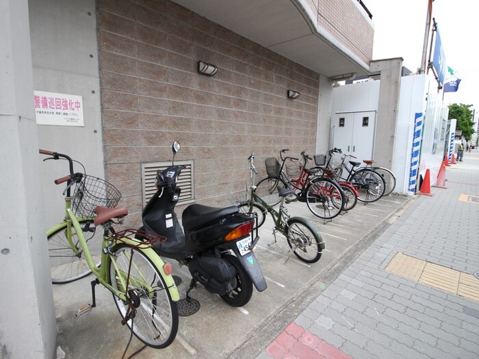 物件外観写真2　(駐輪場)