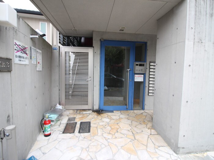 物件外観写真5　(エントランス部分)
