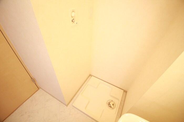 物件内観写真18　(洗濯機置場)